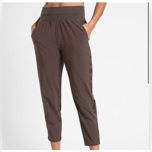 Athleta Nolita Chocolate Brown Cropped Tapered Activewear Athleisure Pants Sz 18
